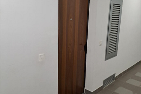 Копер имеет квартиру с двумя комнатами.: 14