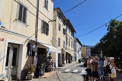 Трёхкомнатная квартира в центральной части: 2