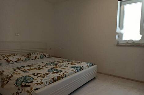 Квартира с четырьмя комнатами в центральной части Копра: 4