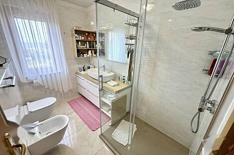 Квартира с четырьмя комнатами в Хрватини.: 11