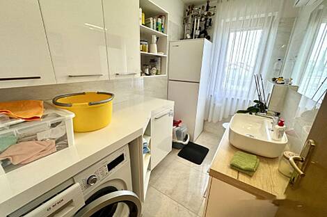 Квартира с четырьмя комнатами в Хрватини.: 12