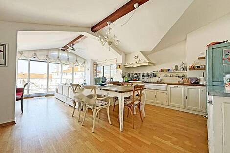 Квартира с четырьмя комнатами на Копер.: 4