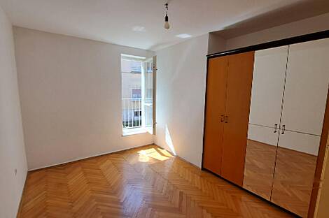 Квартира в Изола с тремя комнатами: 3