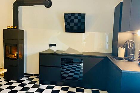 Квартира с пятью комнатами и бассейном.: 5