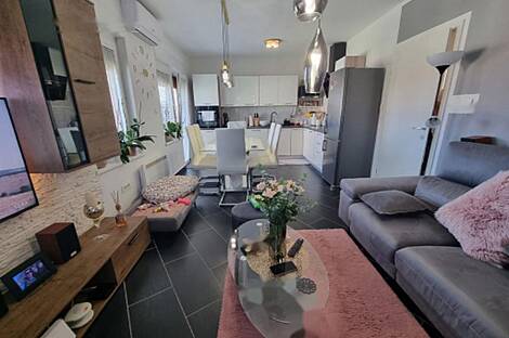 Двухкомнатная квартира в Изоле: 1