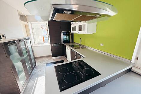 Квартира с количеством комнат от пяти и более.: 12