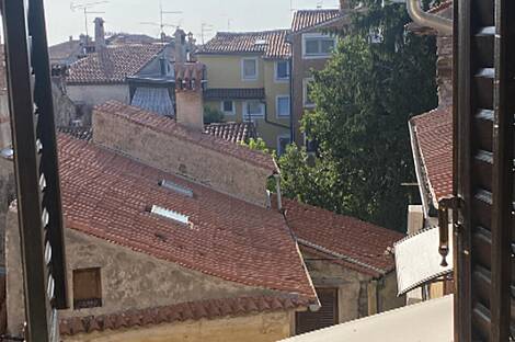 Квартира с тремя комнатами в исторической части города Изола: 2