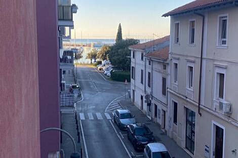 Квартира с тремя комнатами, недавно построена.: 1