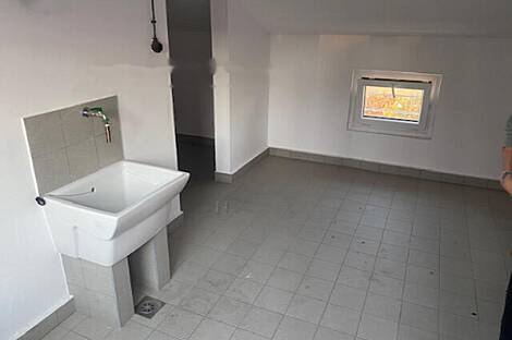 Квартира с тремя комнатами, недавно построена.: 23