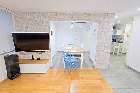 Квартира с пятью комнатами Лукия: 5