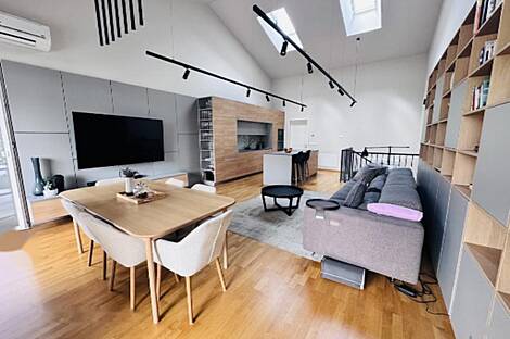 Квартира с четырьмя комнатами в Изоле: 4