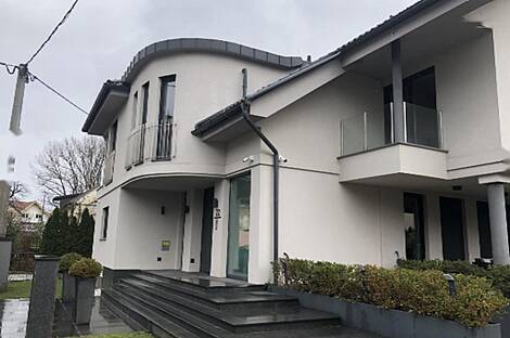 Дом находится в Любляне, район Мосте.: 25