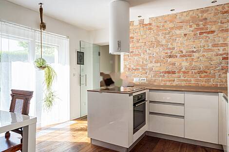 Здание Поле Любляна Кашель: 10