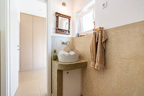 Здание Поле Любляна Кашель: 16