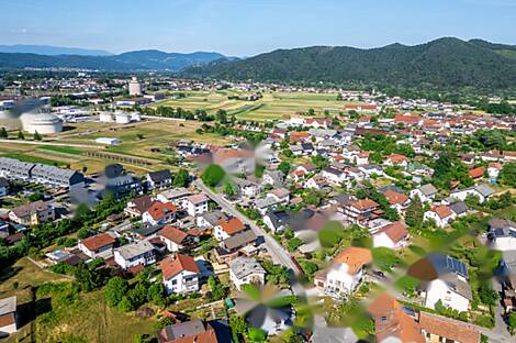 Здание Поле Любляна Кашель: 19