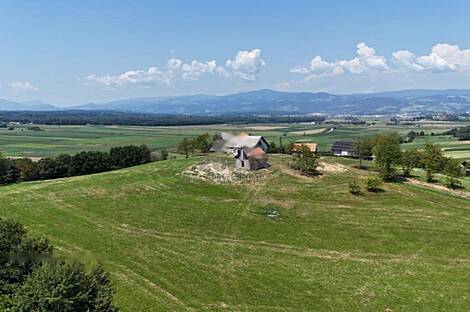 Квартира находится на усадьбе, ферме в окрестностях Словенска-Бистрицы.: 1