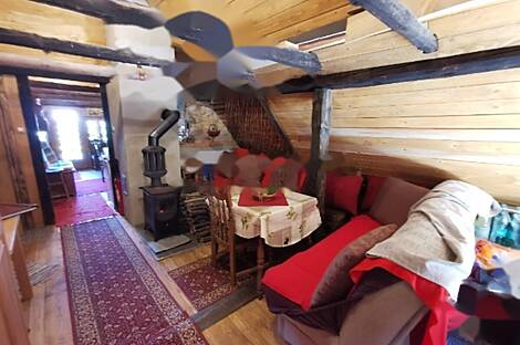 Дом, хозяйство на возвышенности.: 10