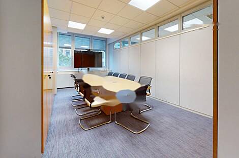 Центральное офисное пространство: 4