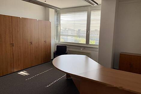 Офис расположен в Чрнуче, на улице Брынчичева, дом 13.: 7