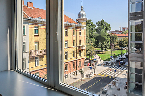 Квартира в центральной части города используемая для коммерческих целей: 18