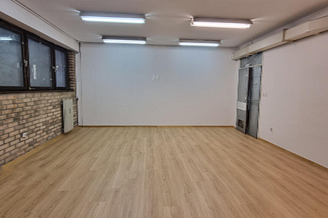 Торговое помещение в районе Бежиград: 2