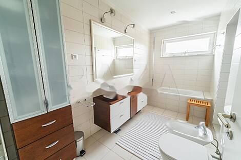 Дом Брод, состоящий из двух этажей: 10