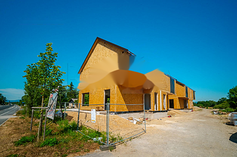 Дом Чёрна Вас имеет два этажа.: 18