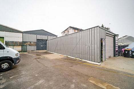 Торговая площадь Бежиград: 1