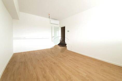 Коммерческая площадь Вич: 3