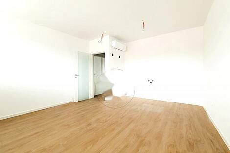 Коммерческая площадь Вич: 7