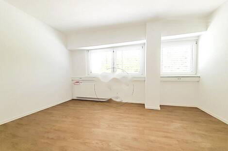 Коммерческая площадь Вич: 10