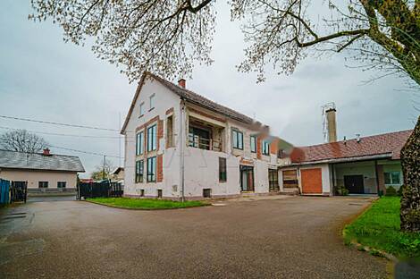 Торговая площадь Поле: 19