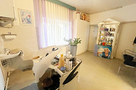 Коммерческое пространство занимали: 7