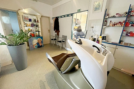 Коммерческое пространство занимали: 8