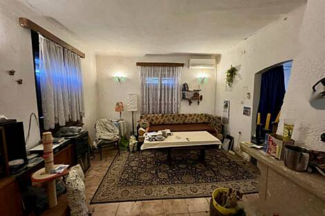 Брезовци, дом: 6