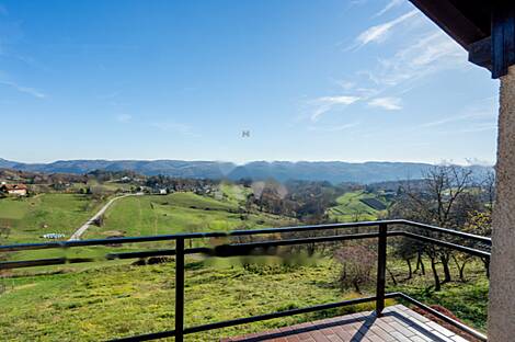 Жилище возле леса в Севнице.: 11