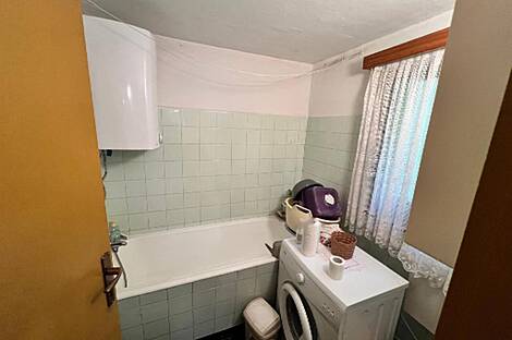 Здание у реки Крка: 5