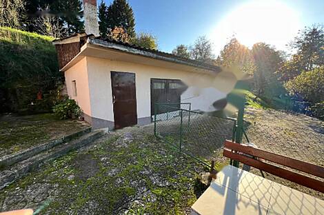 Здание у реки Крка: 18