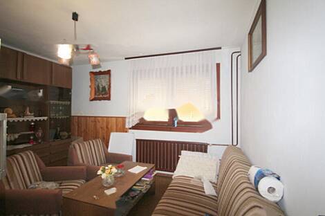 Дом, Копривница, Армия: 10