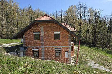 Жилище, Андеграунд: 3