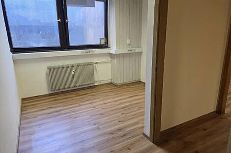 Торговая площадь в районе Бежиград: 3