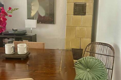 Центральное расположение, квартира с более чем пятью комнатами: 8