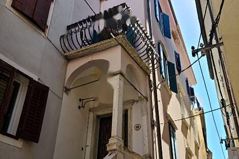 Дом с верандой в Новом Пиране: 1