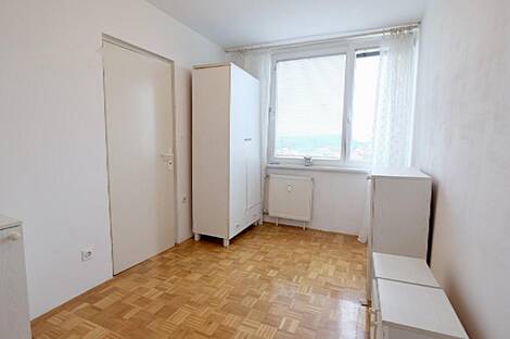 Дом, в котором Ежиц живет в двухкомнатной квартире: 10