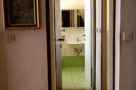 Апартаменты с тремя комнатами в центральной части города: 17