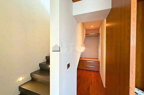 Апартаменты, более 5 комнат, находится в Центральном районе: 17