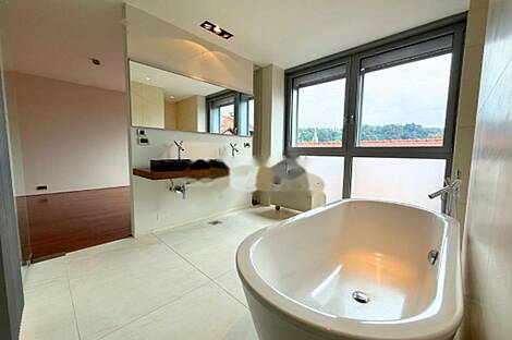 Апартаменты, более 5 комнат, находится в Центральном районе: 20