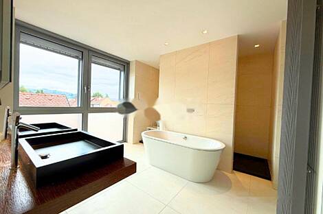 Апартаменты, более 5 комнат, находится в Центральном районе: 21