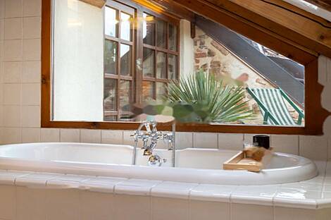 Апартаменты из пяти комнат в центральной части города.: 2