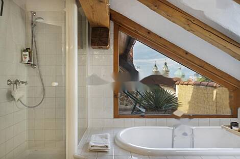 Апартаменты из пяти комнат в центральной части города.: 30